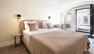 Court Canal Room